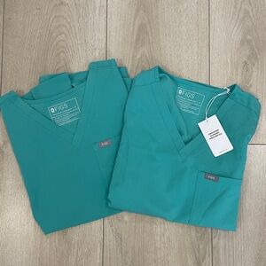 TWO Figs Scrub Top - NWT